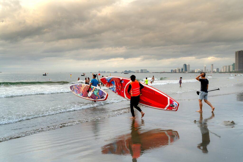 dangers and risks of paddle boarding