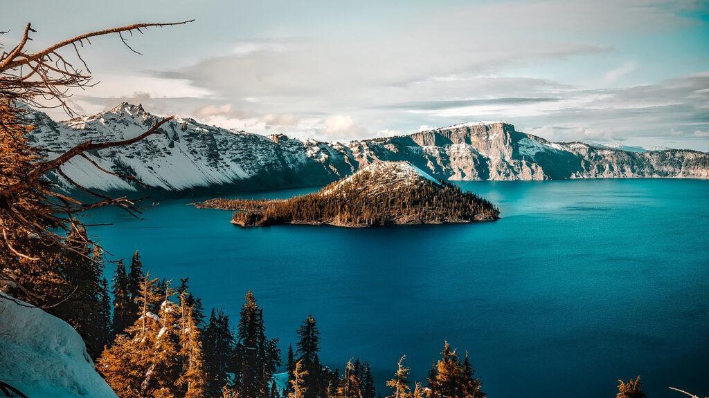 paddle boarding crater lake oregon