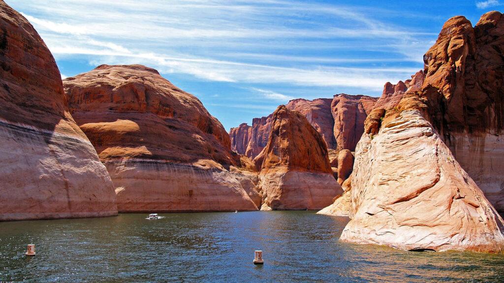 paddle boarding lake powell