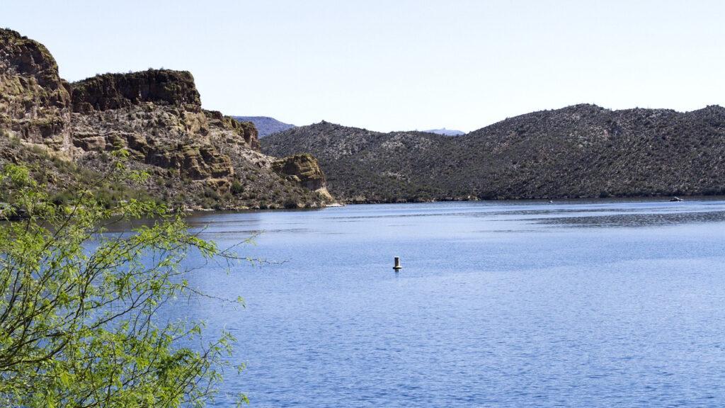 paddle boarding saguaro lake