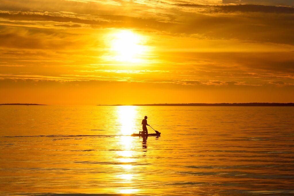 scenic places to paddleboard near me