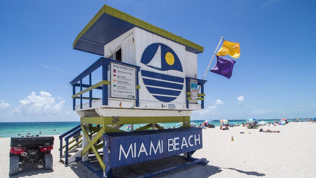 paddle boarding in miami beach